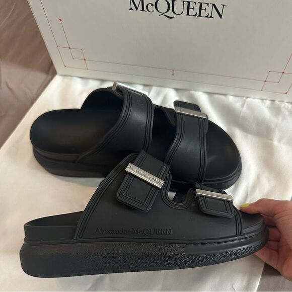 Alexander McQueen Oversized Slide Sandal (Women) 38 rubber black - Picture 2 of 11